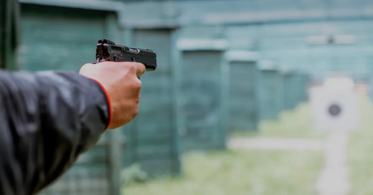 На Днепропетровщине подростки устроили стрельбу по суше-бару