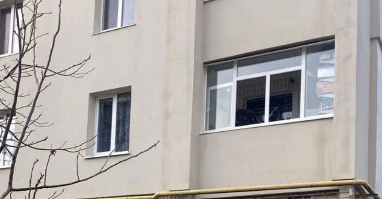 Мужчина выпал из окна