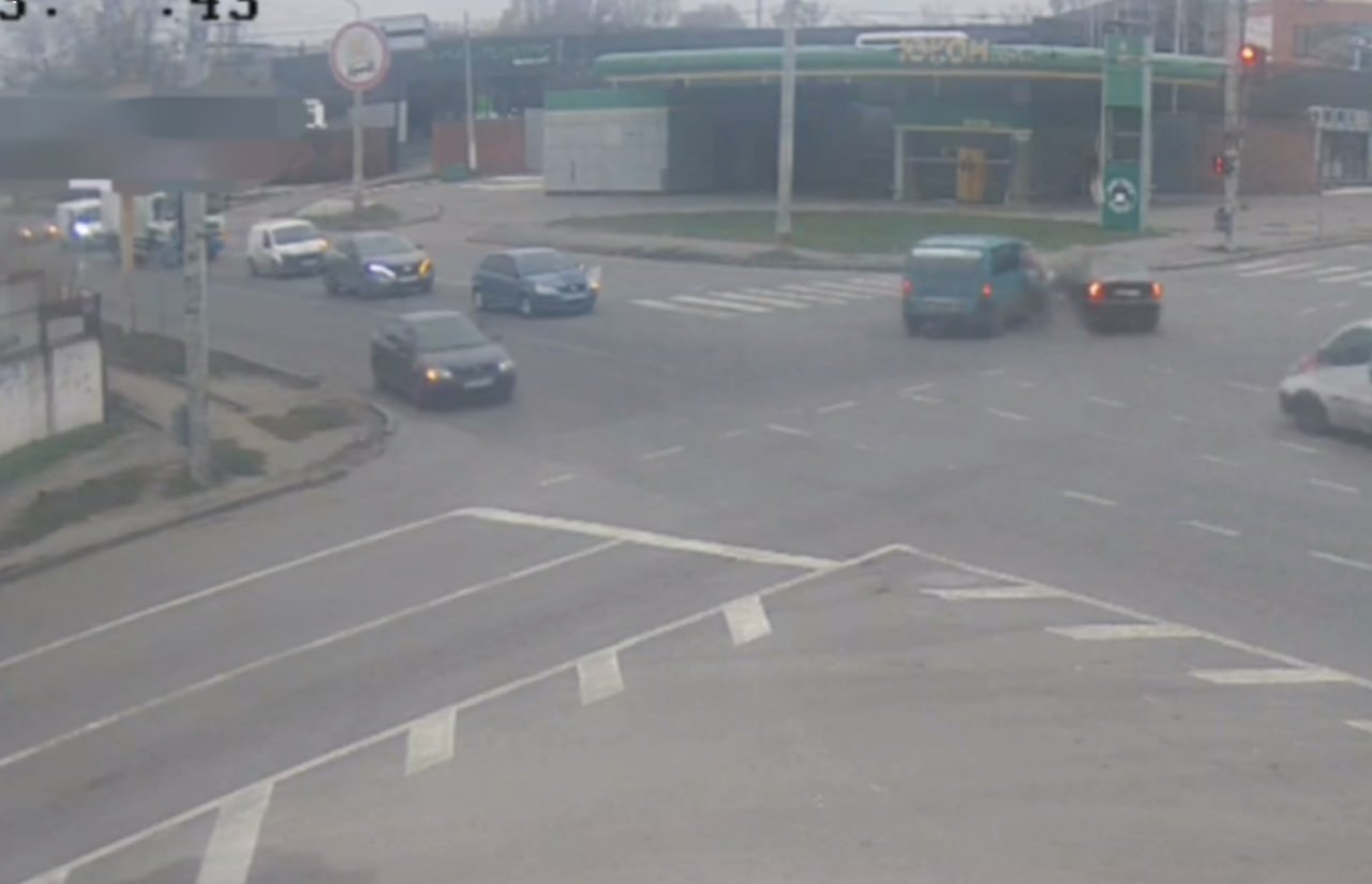 Момент зіткнення потрапив на камери відеонагляду