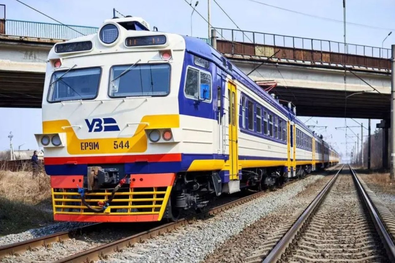 Поїзд Укрзалізниці
