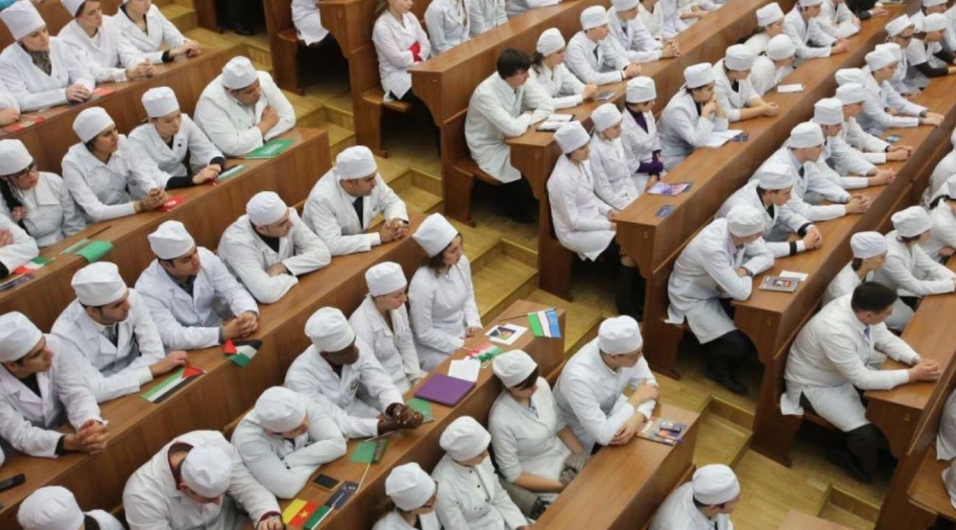 Студенты-медики