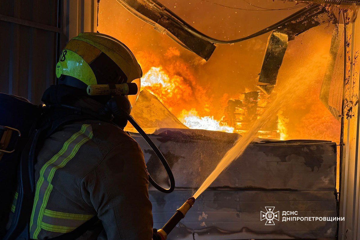 Удар по бизнесу: в Днепре сгорели склады с медицинской продукцией и шинами