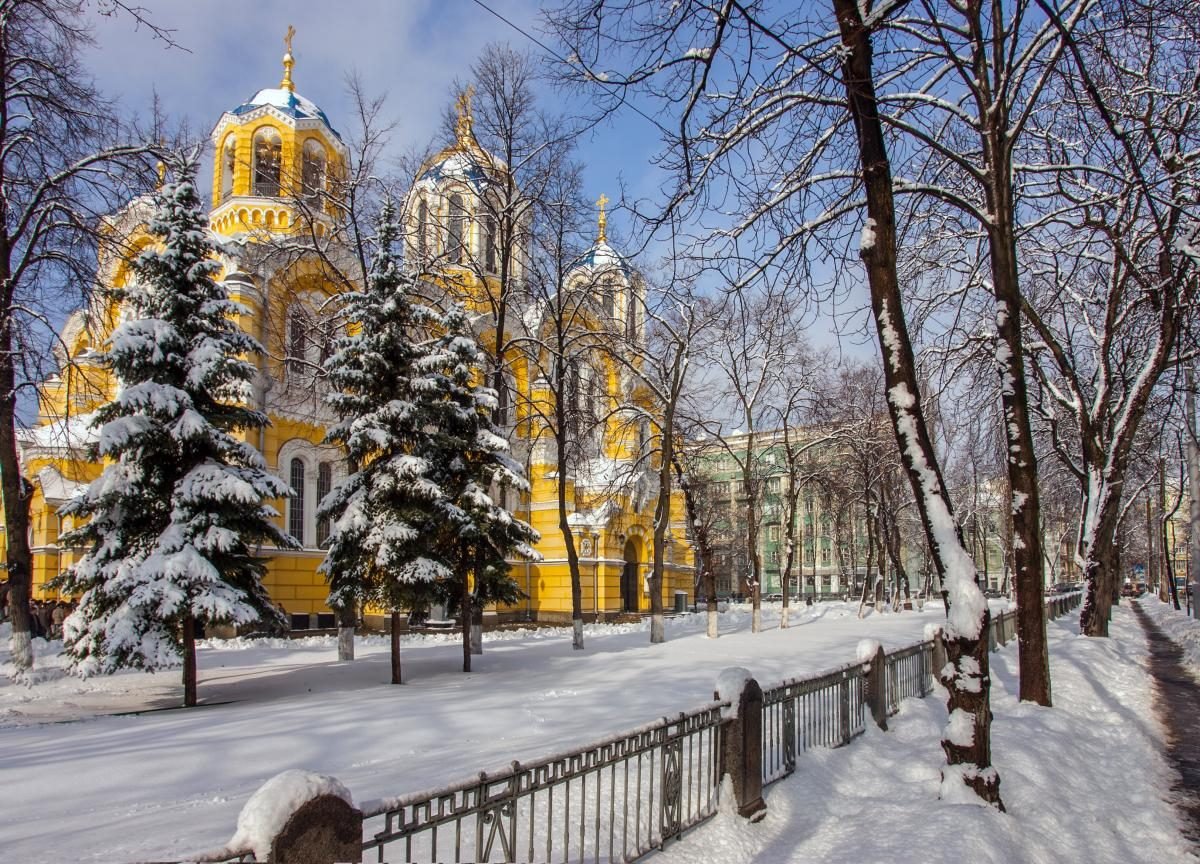 Праздники 7 декабря: что отмечают в Украине и мире, церковный праздник, приметы и именины