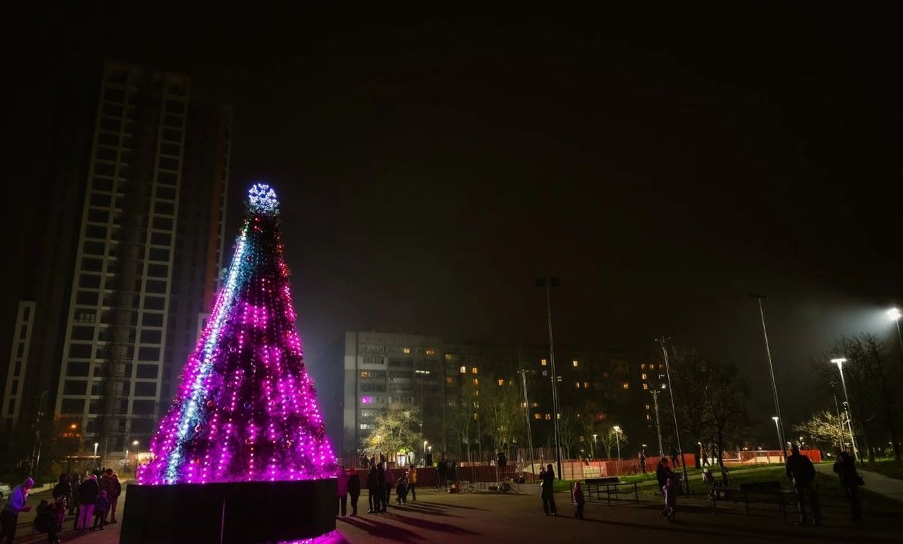 Ялинка в сквері Усачова