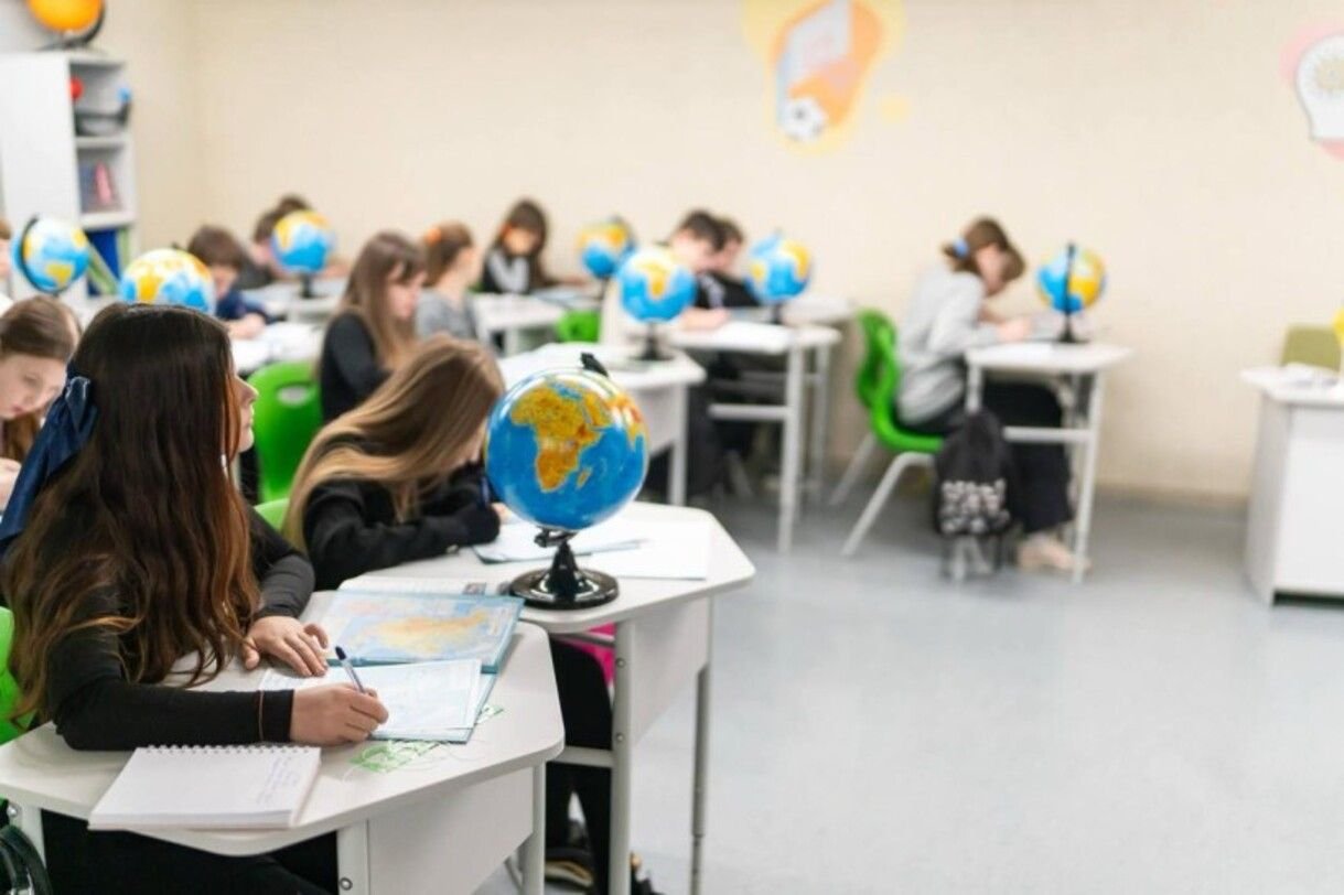 Учні в класі