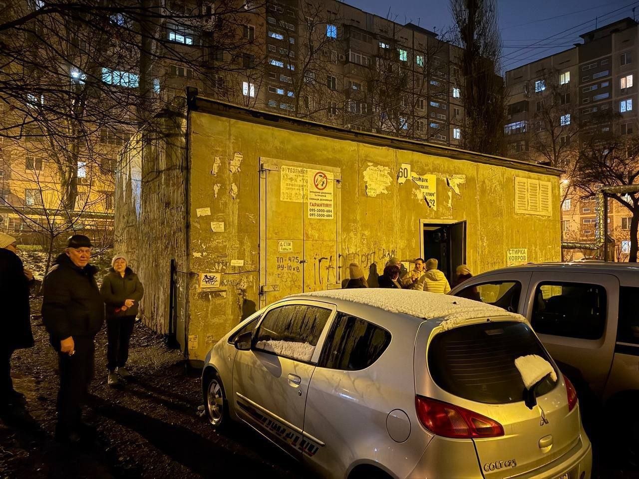 Жители дома на ж/м Тополь требовали объяснений от энергетиков