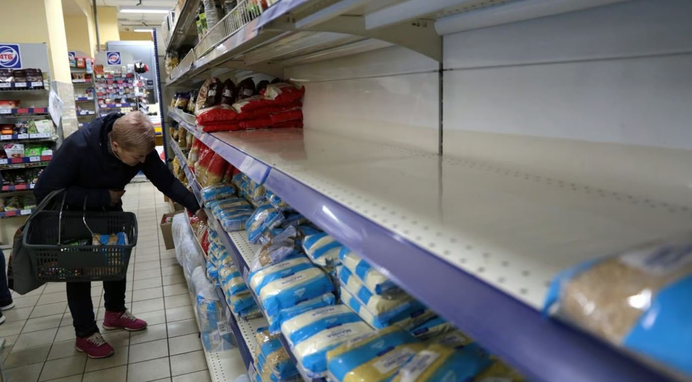 Полки в магазине