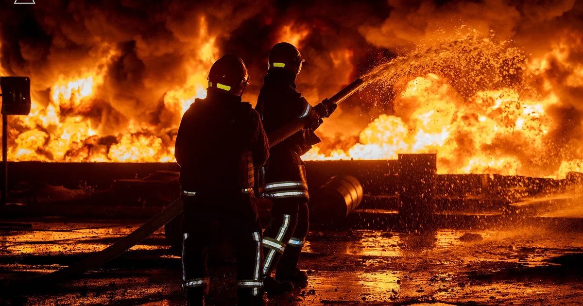 В Кривом Роге произошел масштабный пожар в многоэтажке