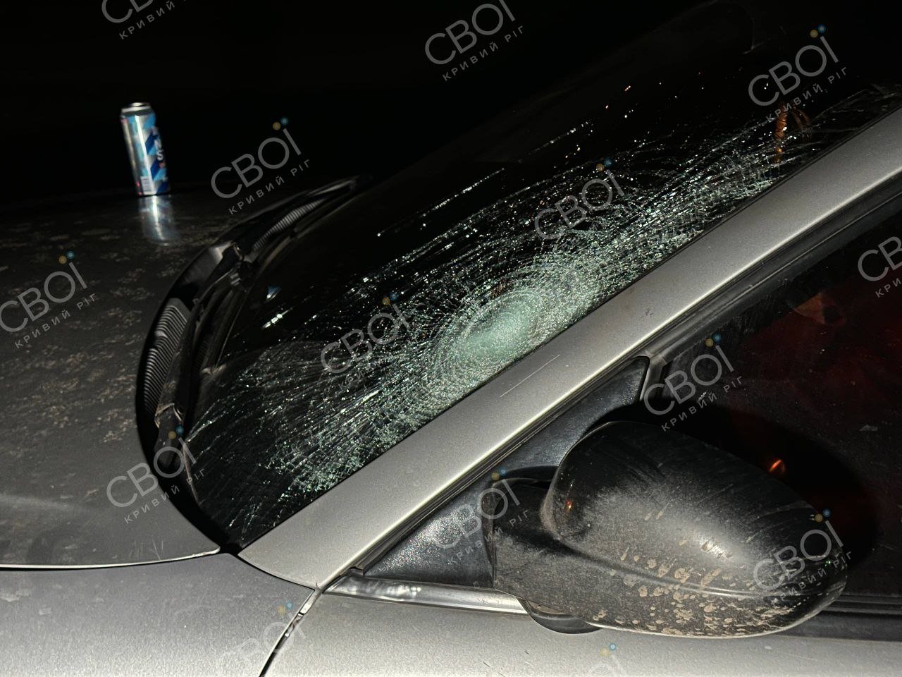 «Кровь на асфальте и разбитое лобовое стекло»: мужчина с бутылкой водки попал в ДТП