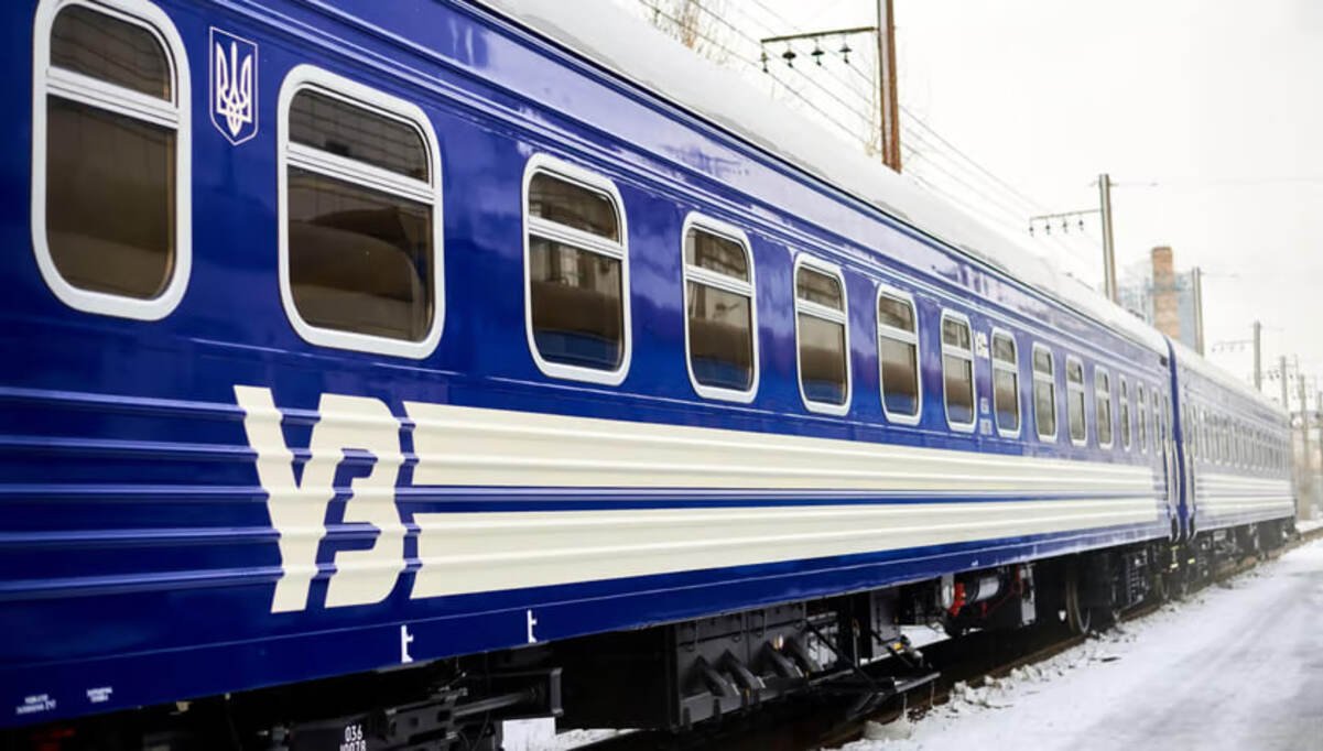 Из-за вражеских обстрелов задерживаются поезда, курсирующие в Днепр