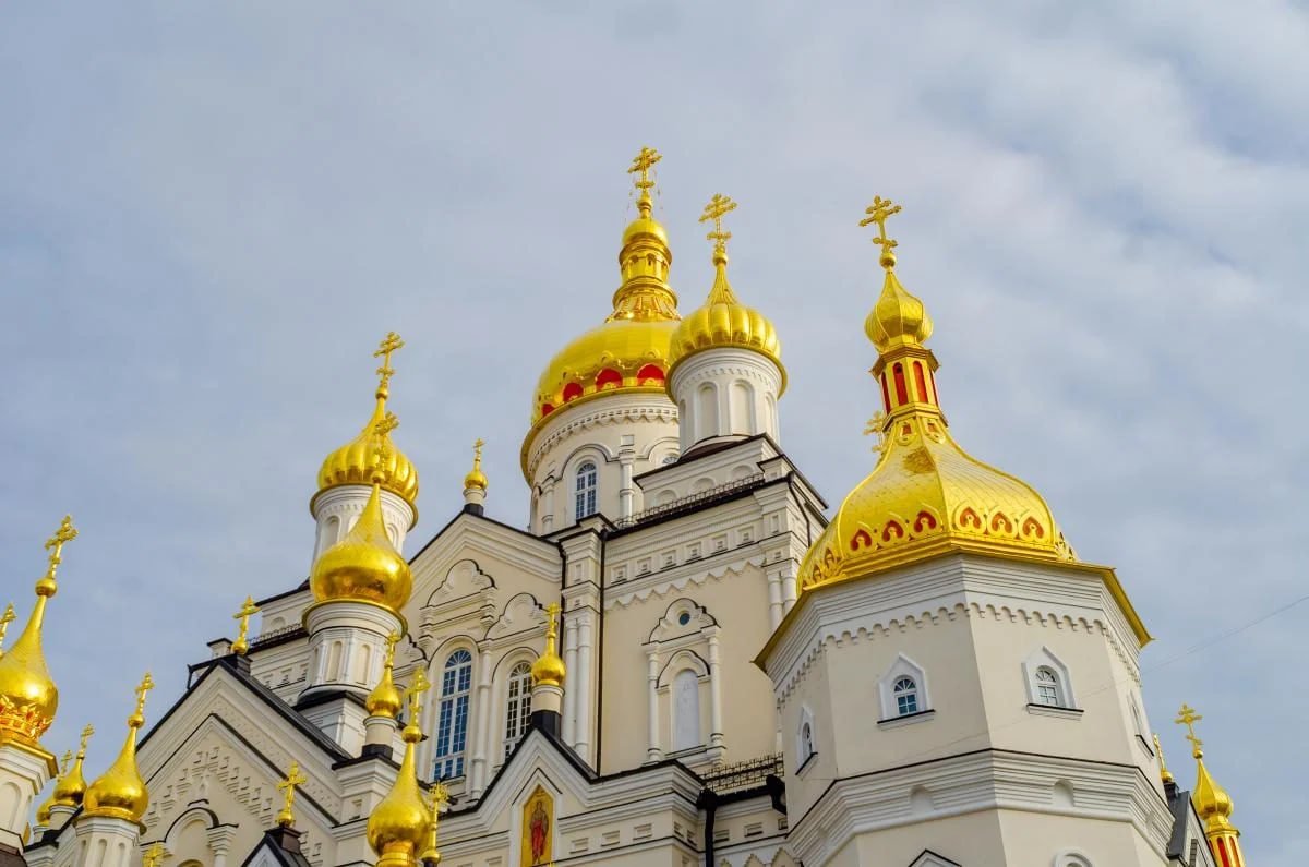 Какой сегодня праздник и кого поздравлять с именинами: 19 декабря — все об этом дне