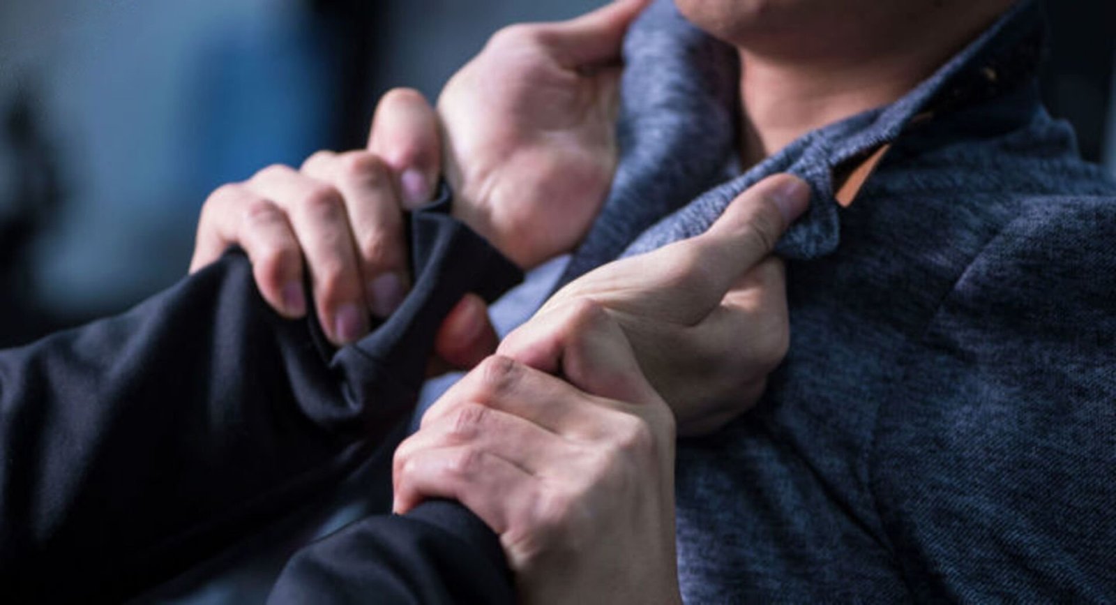 Драка между мужчинами