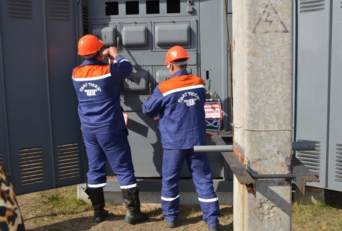 Энергетики во время работы