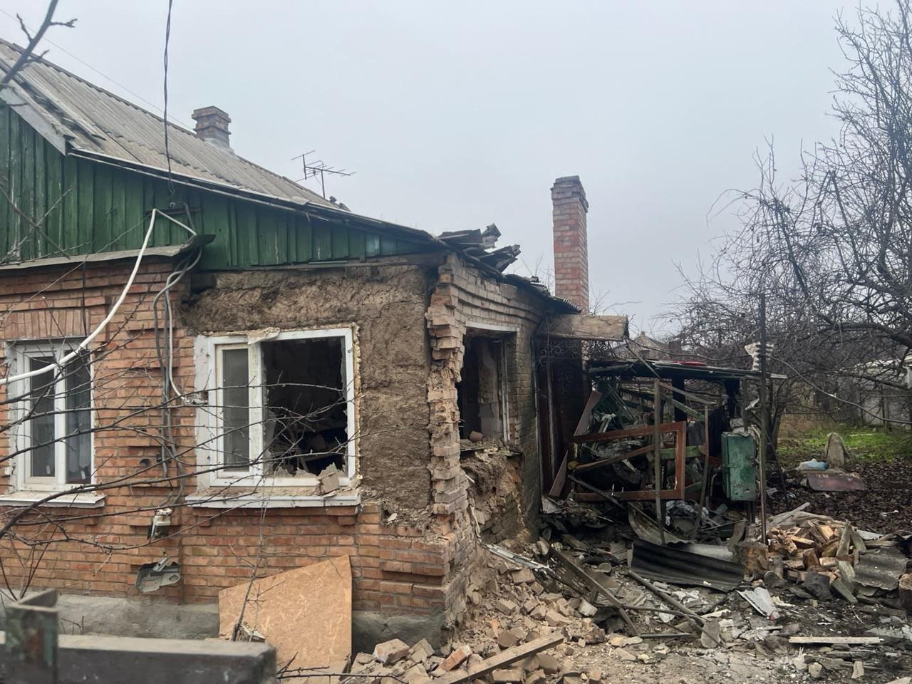 Разрушенный в результате атаки дом