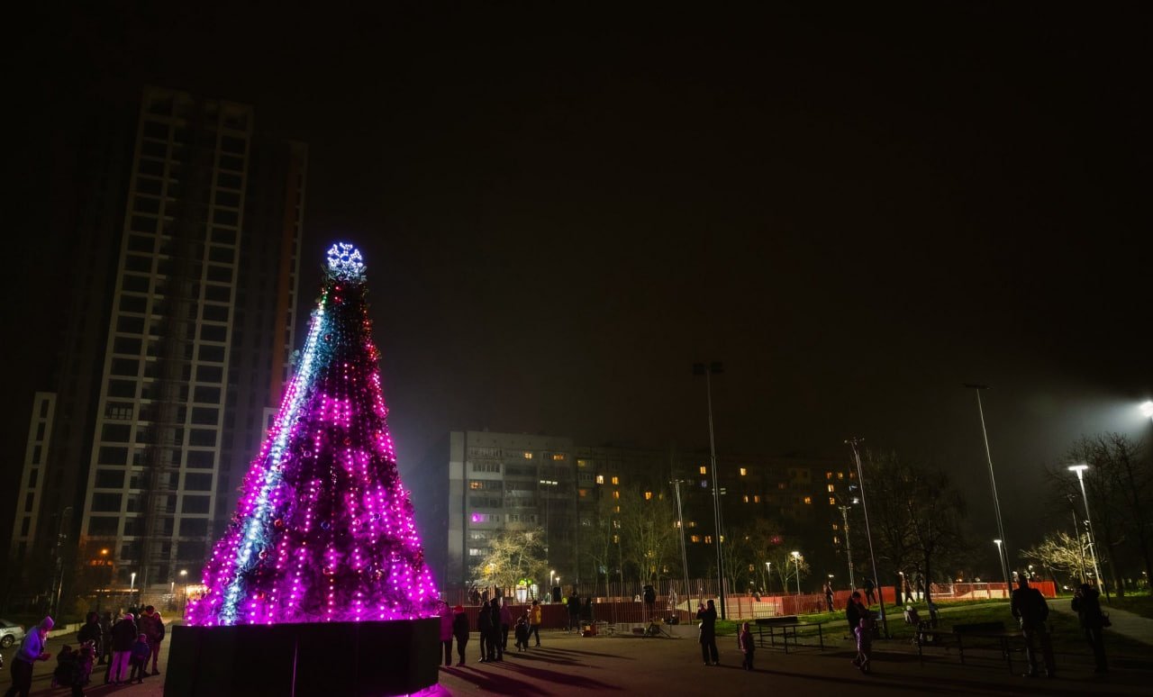 Сквер Усачова взимку 2025 року