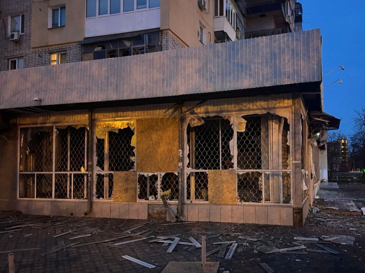 Наслідки обстрілу в Нікополі