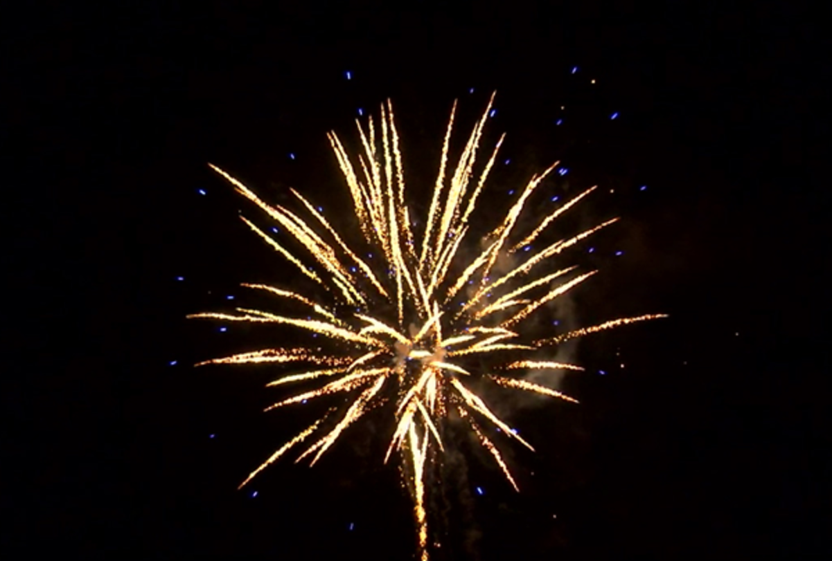 У Нікополі невідомі запустили феєрверки попри заборону: деталі від поліції 