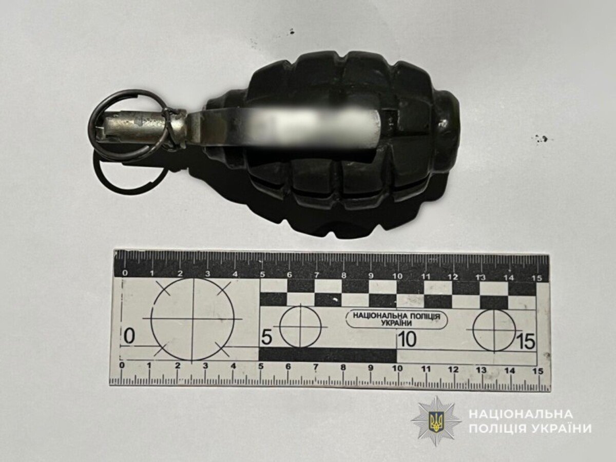 У Павлограді чоловік влаштував погрози гранатою в магазині та кіоску