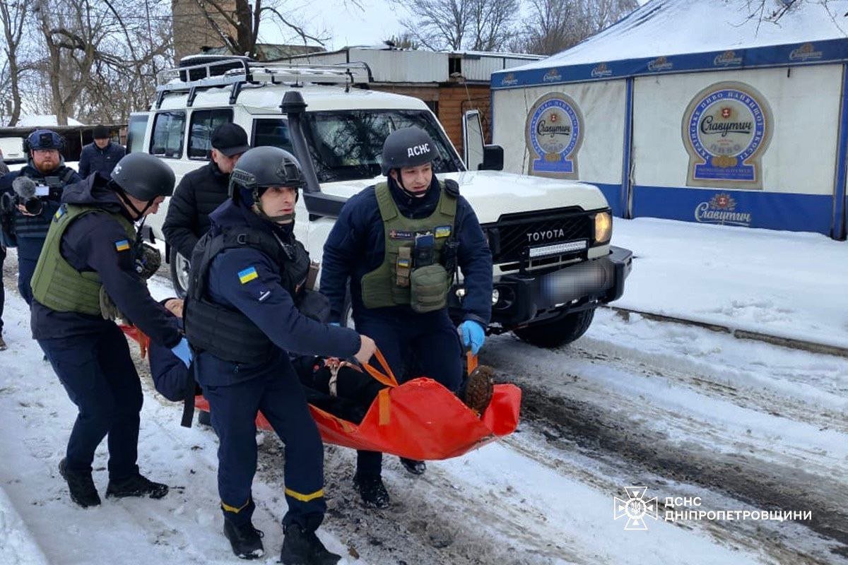 Рятувальники показали кадри порятунку людей після атаки безпілотником