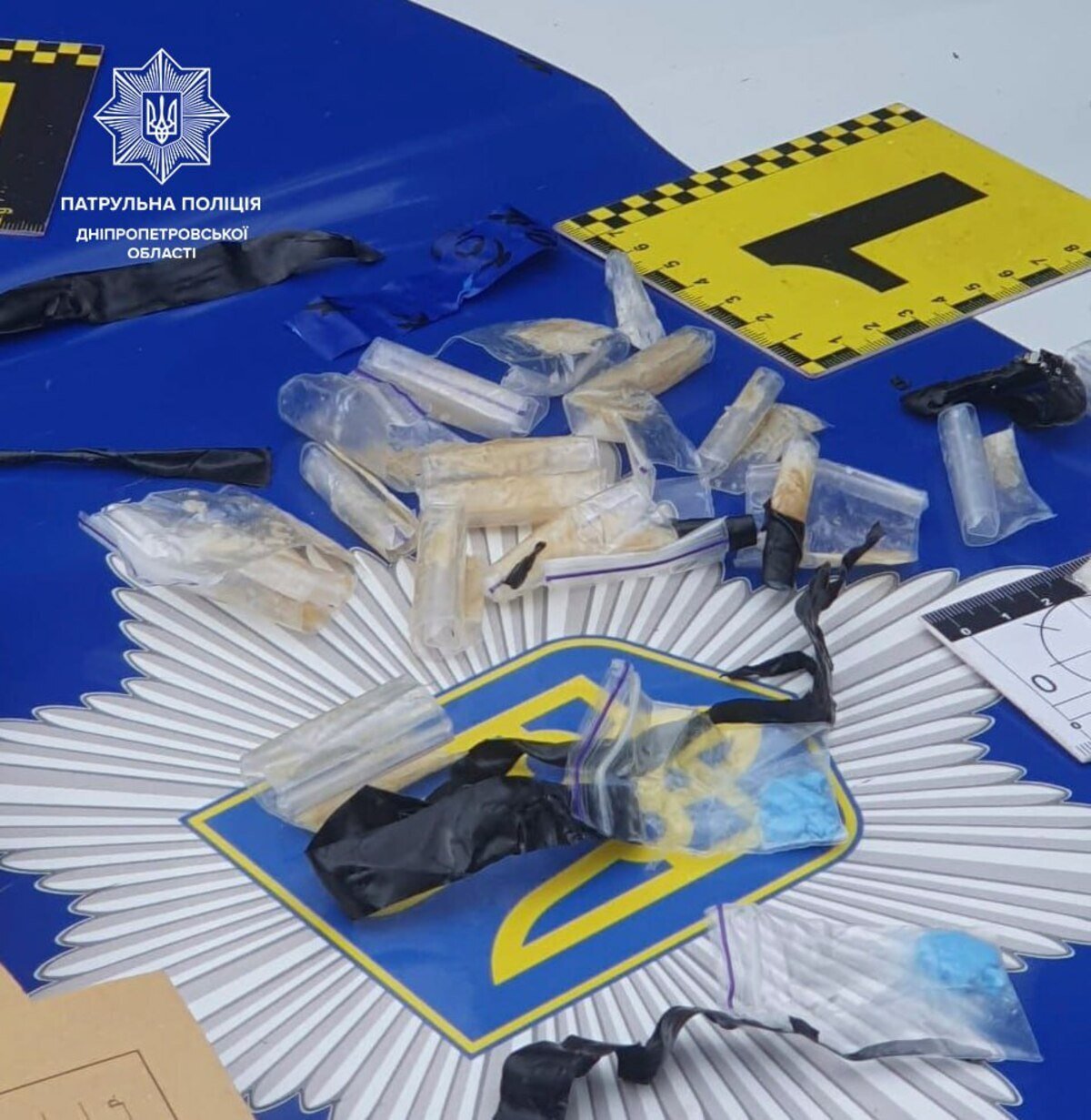 Втекти не вдалося: у Дніпрі поліцейські затримали чоловіка з наркотиками після погоні