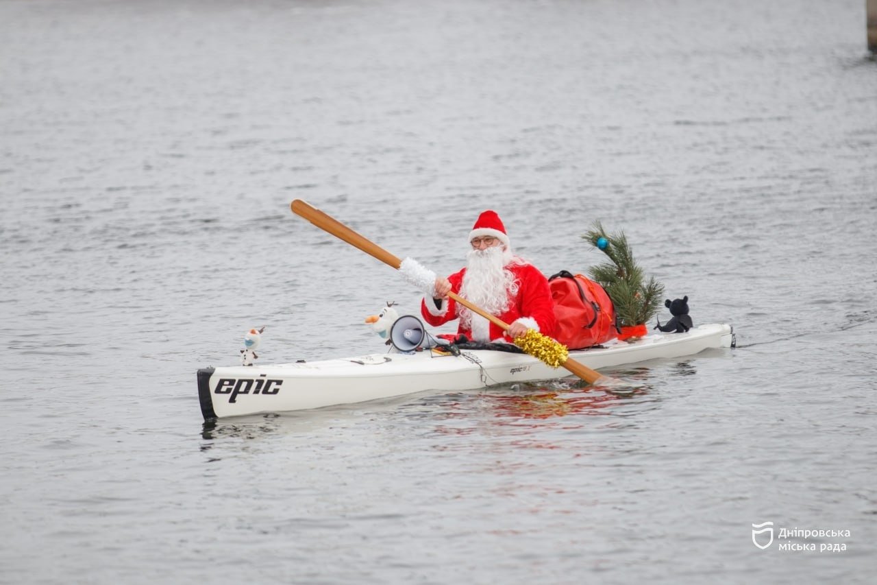В Днепре прошел костюмированный карнавал на воде: как это было