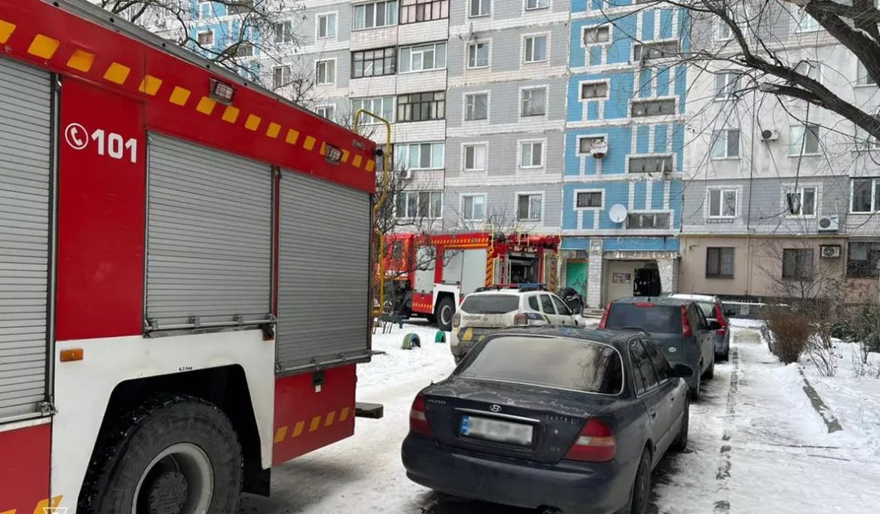 Рятувальники на місці пожежі в Кам'янському