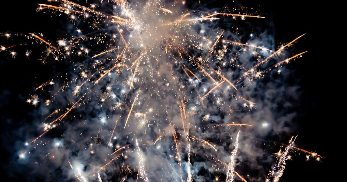 У Дніпрі в новорічну ніч попри заборону запустили салюти: шукають порушників