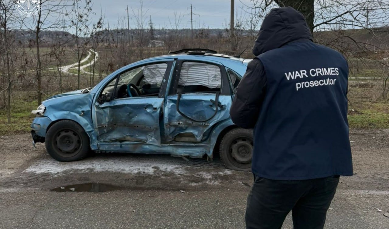 Авто після влучання FPV-дрона