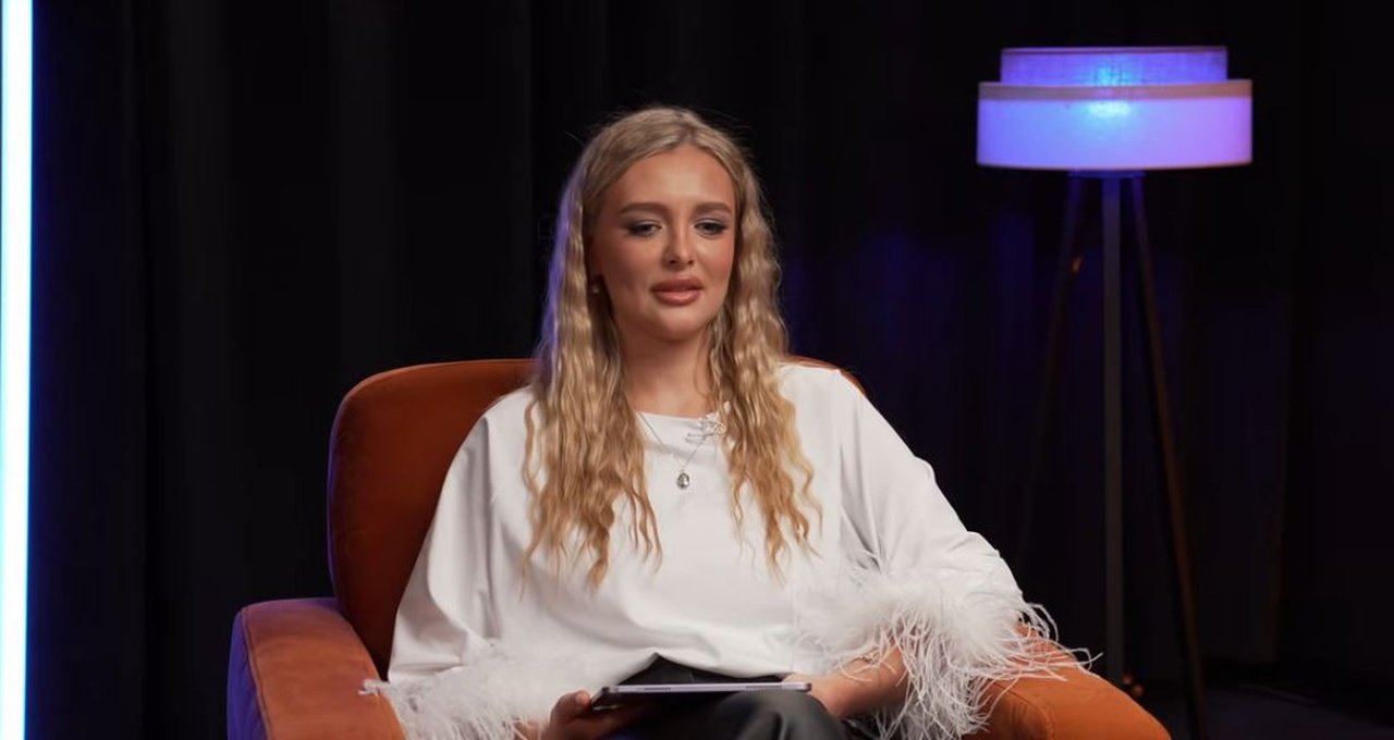 Даша Романець під час інтерв'ю