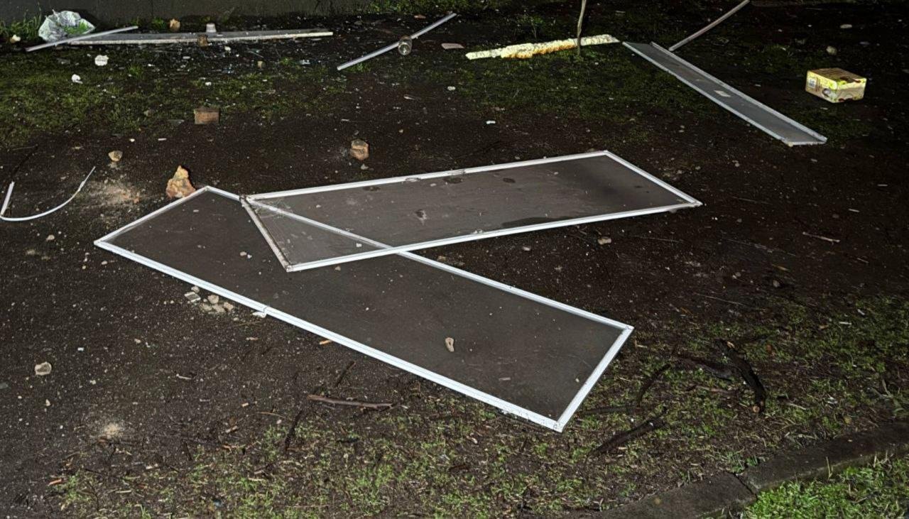 Выбитые окна