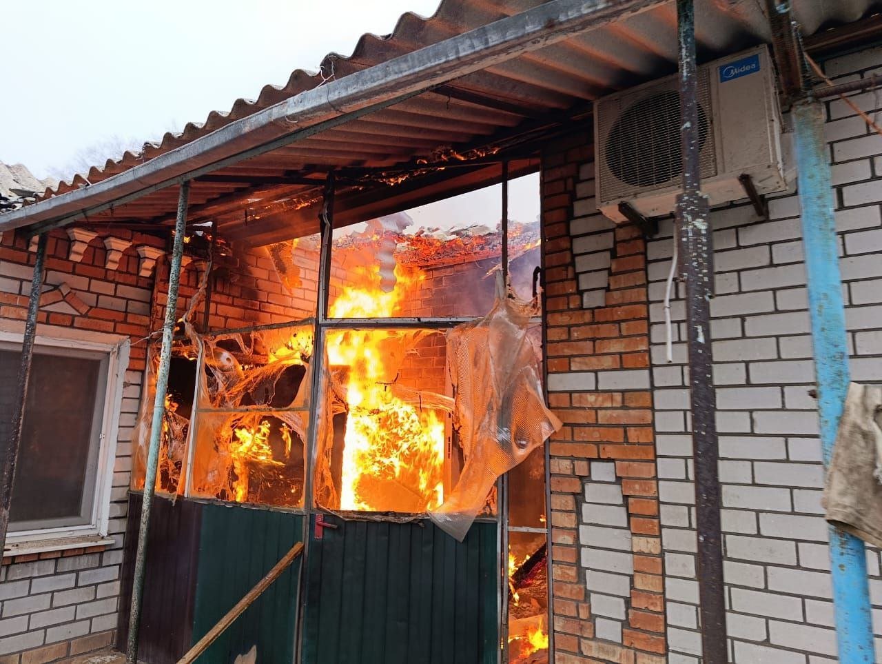 Ворожі удари по Дніпропетровщині: загинув чоловік, троє людей постраждали