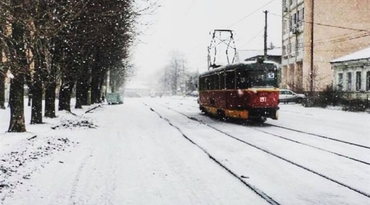 У Дніпрі хуртовина ускладнила роботу електротранспорту