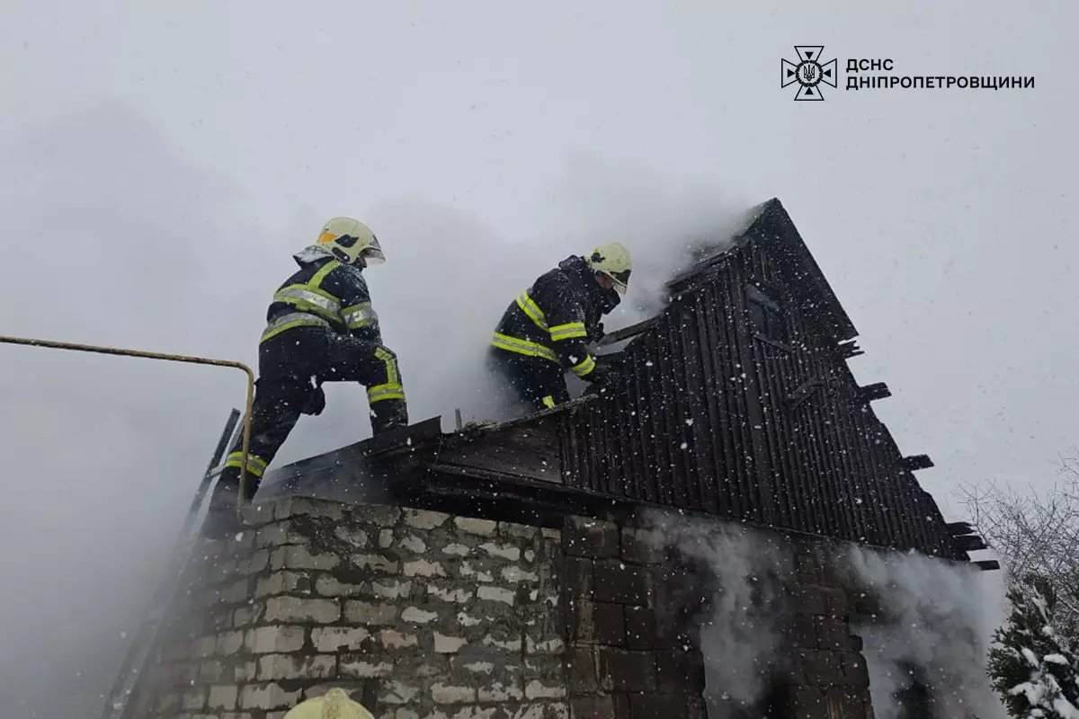 На Днепропетровщине укротили пожар в летней кухне, причины устанавливают
