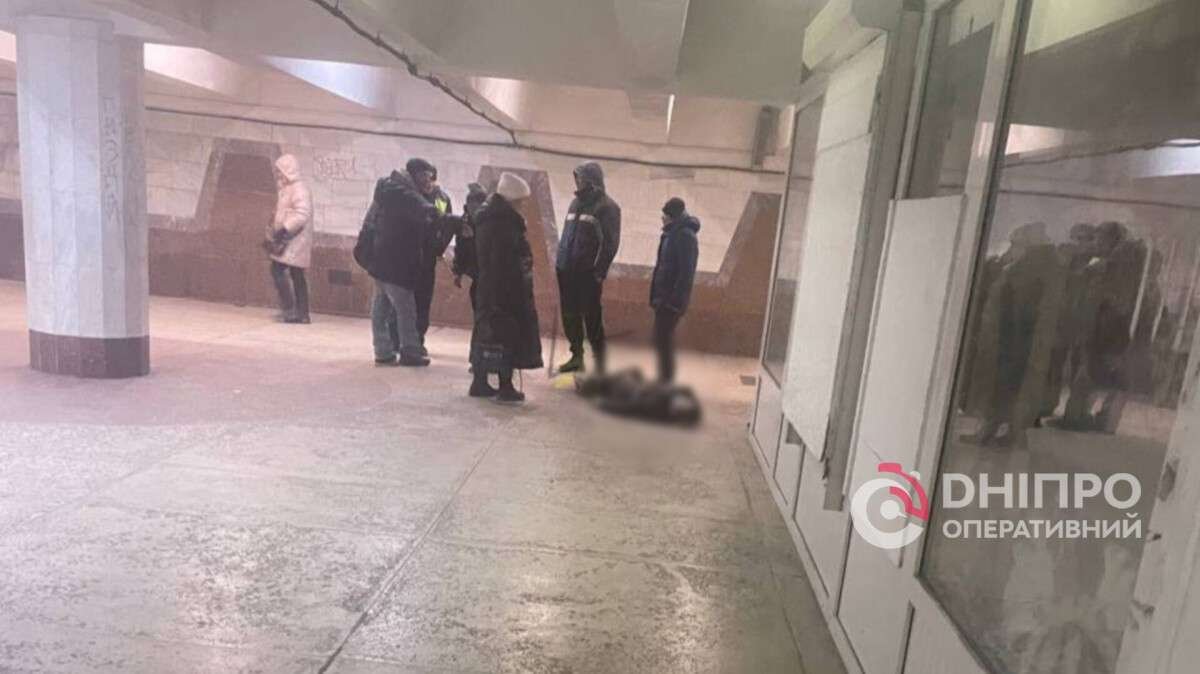 У Дніпрі на Вокзальній площі виявили тіло чоловіка