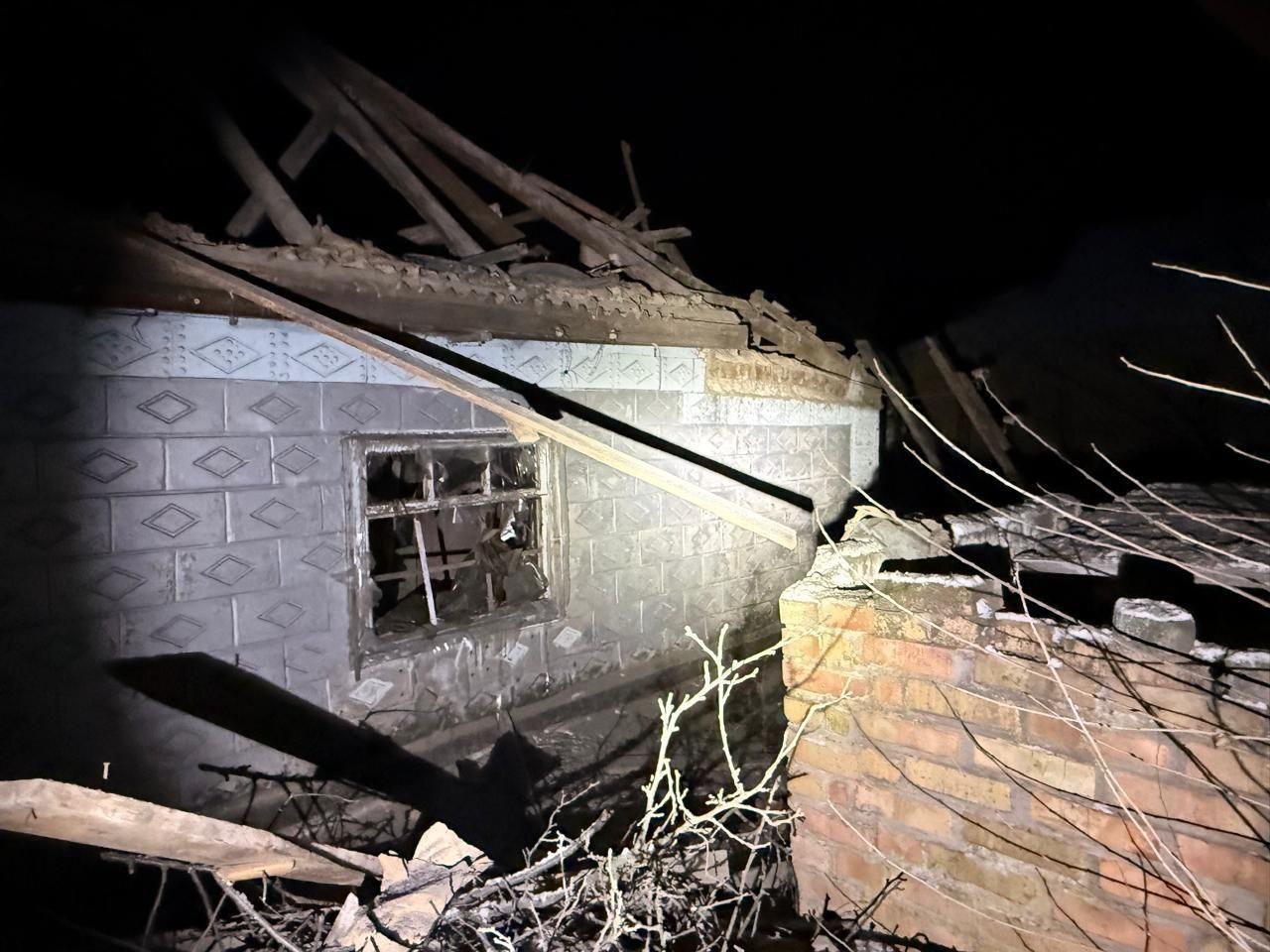 Постраждав чоловік: наслідки обстрілів вночі 12 січня на Дніпропетровщині 