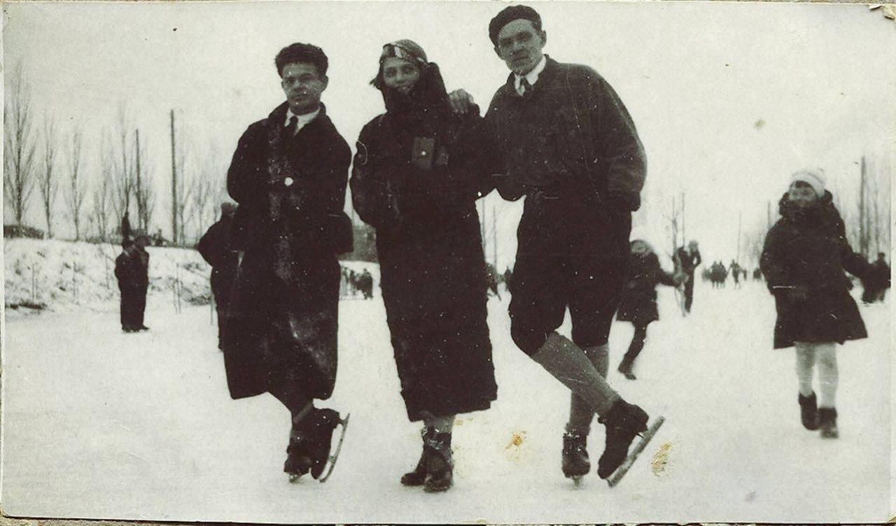 Горожане на одном из катков более 70 лет назад