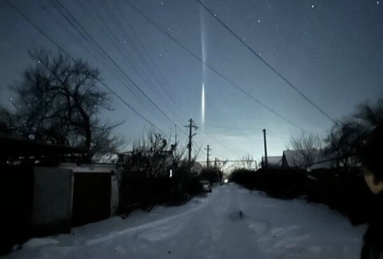 Столб света над Днепром