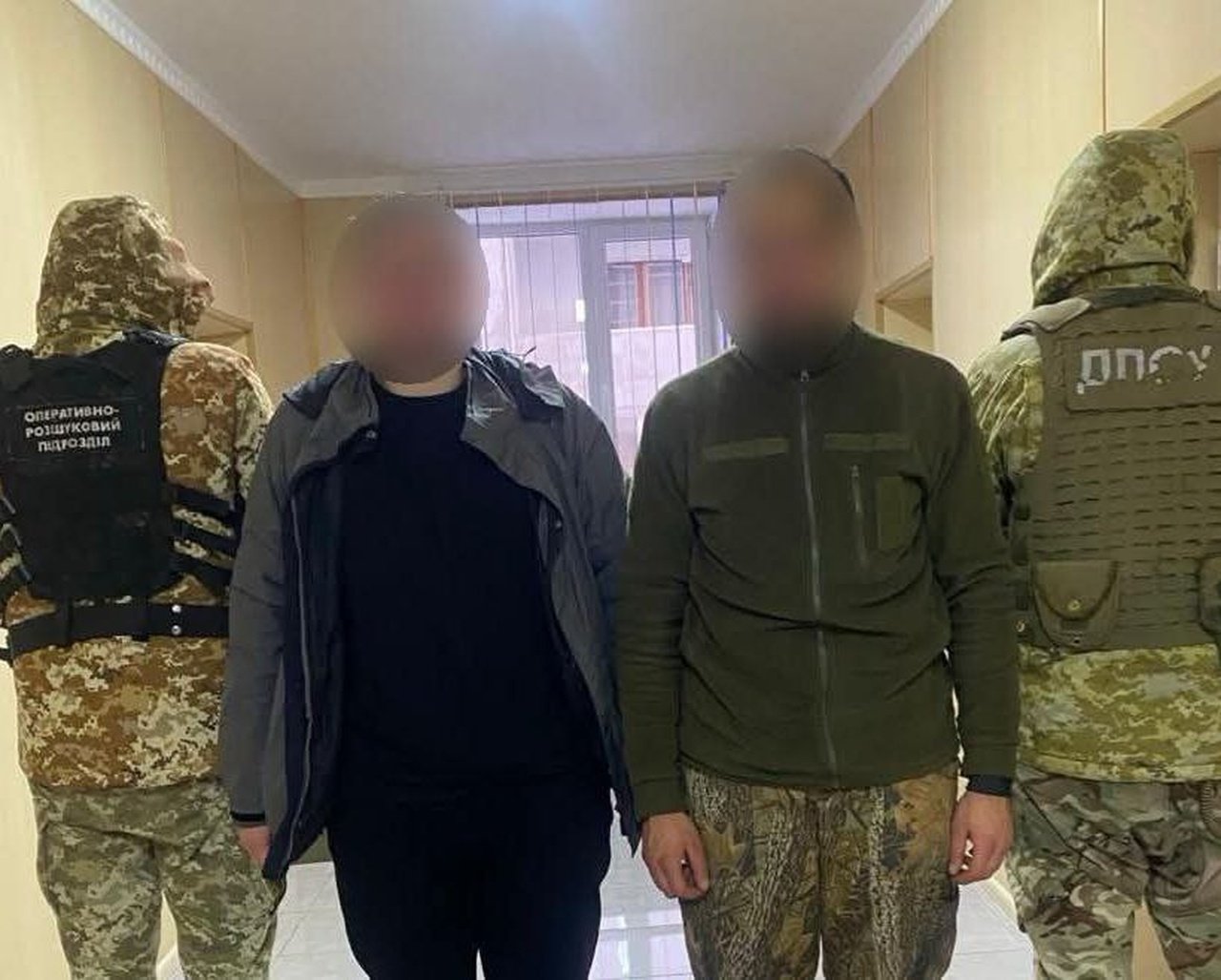 Задержанные мужчины