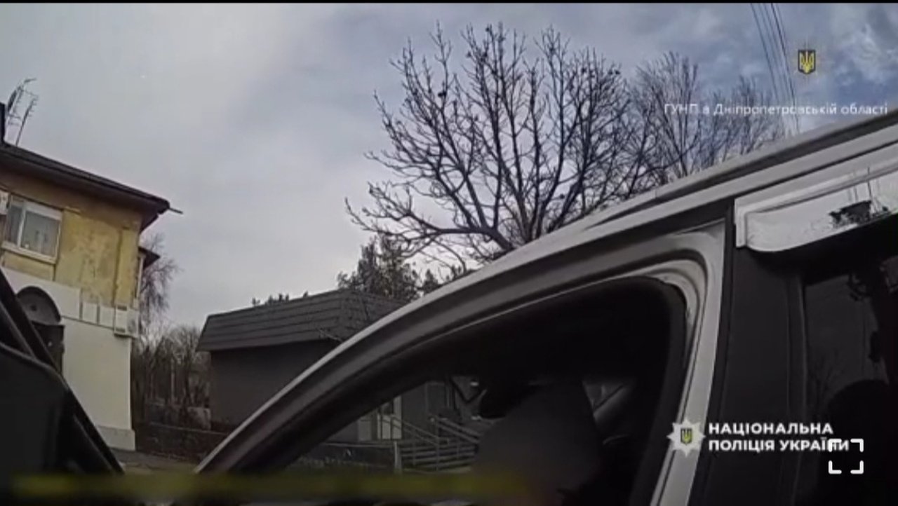 розмова патрульних з водійкою