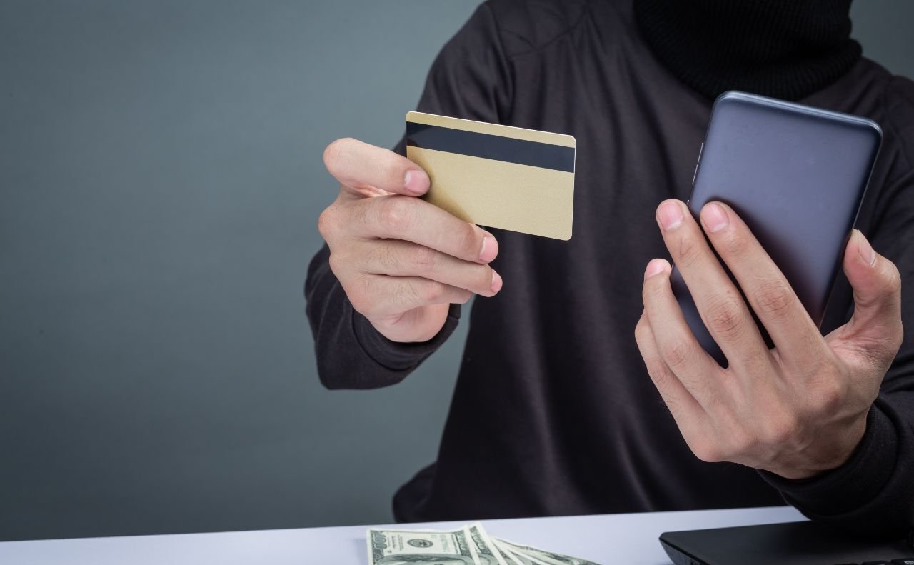 В Днепре активизировались мошенники с «легким заработком» в соцсетях