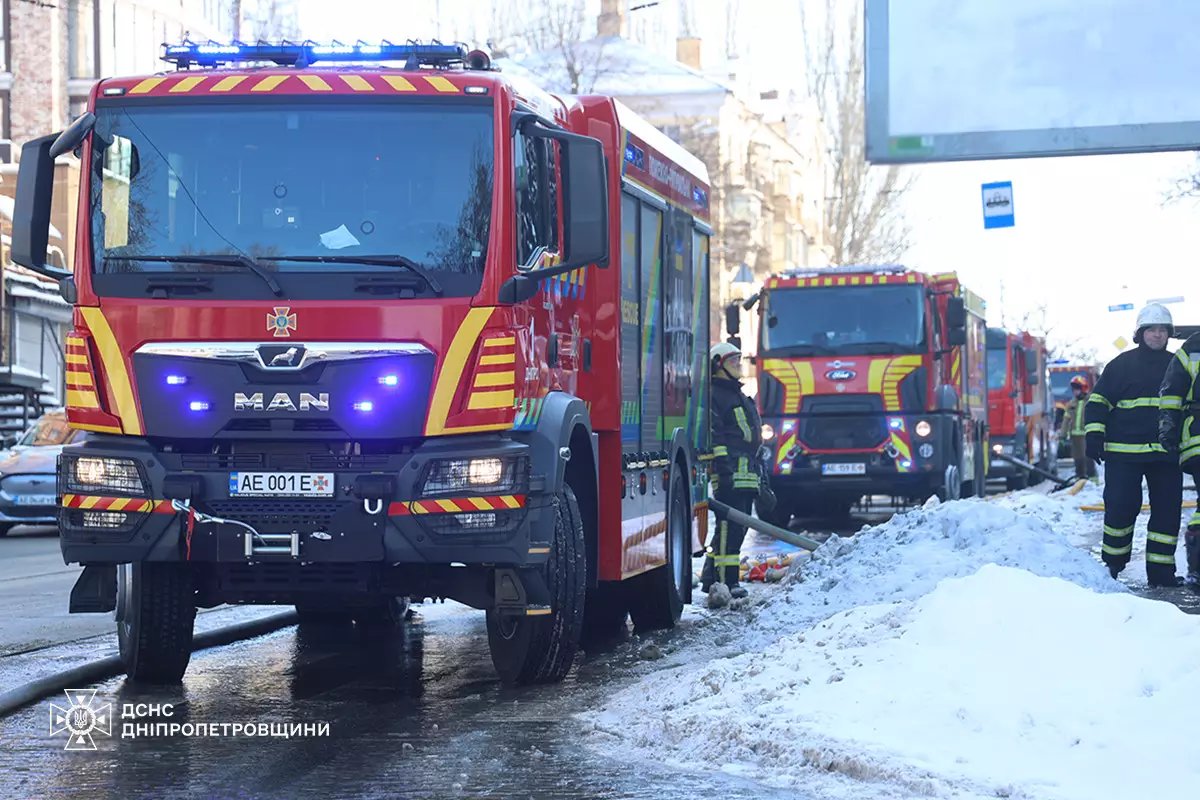 Масштабный пожар в Днепре: загорелся ресторан, густой дым виден из разных уголков города