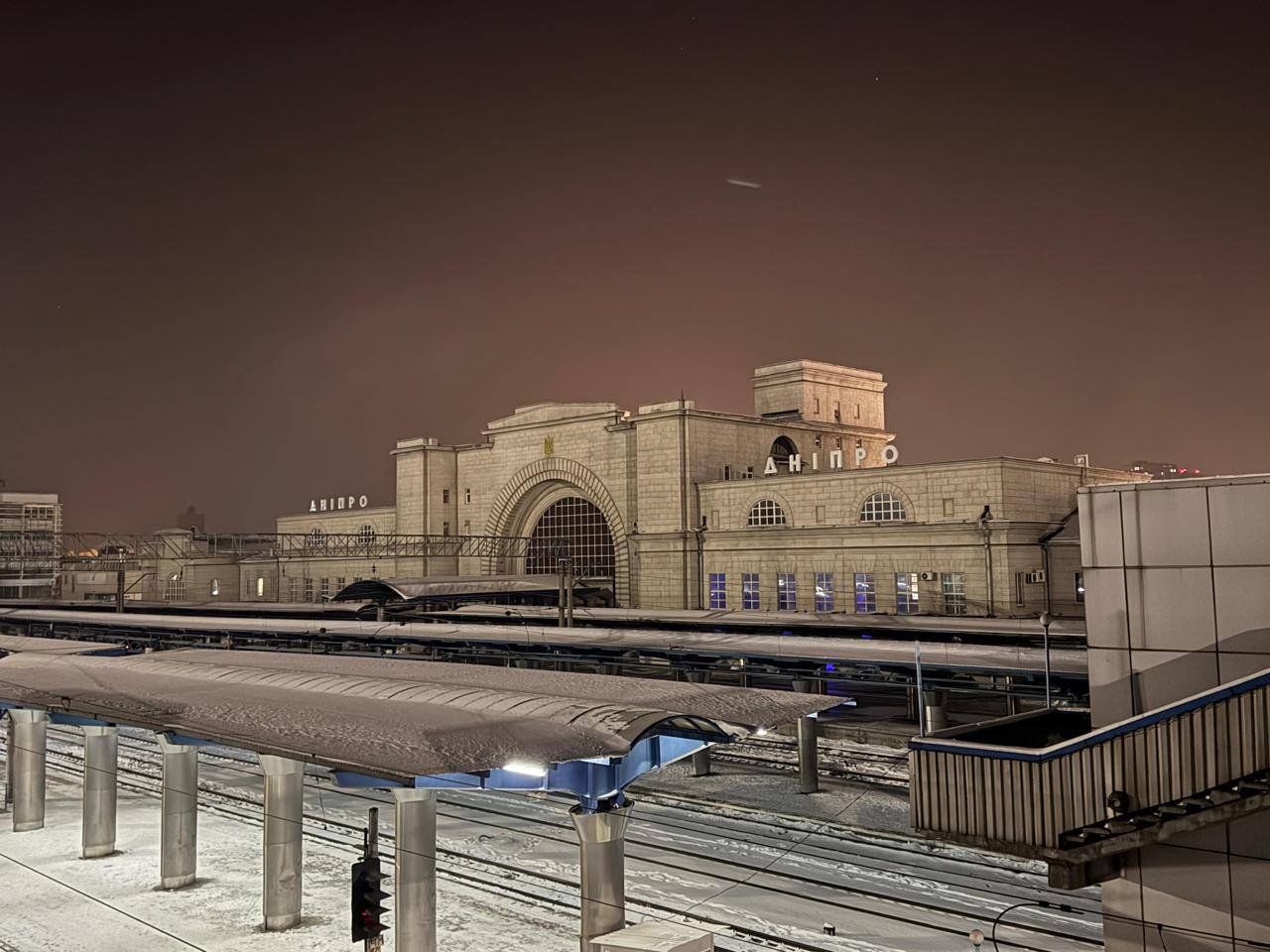 Вокзал Днепра работает в режиме экономии света