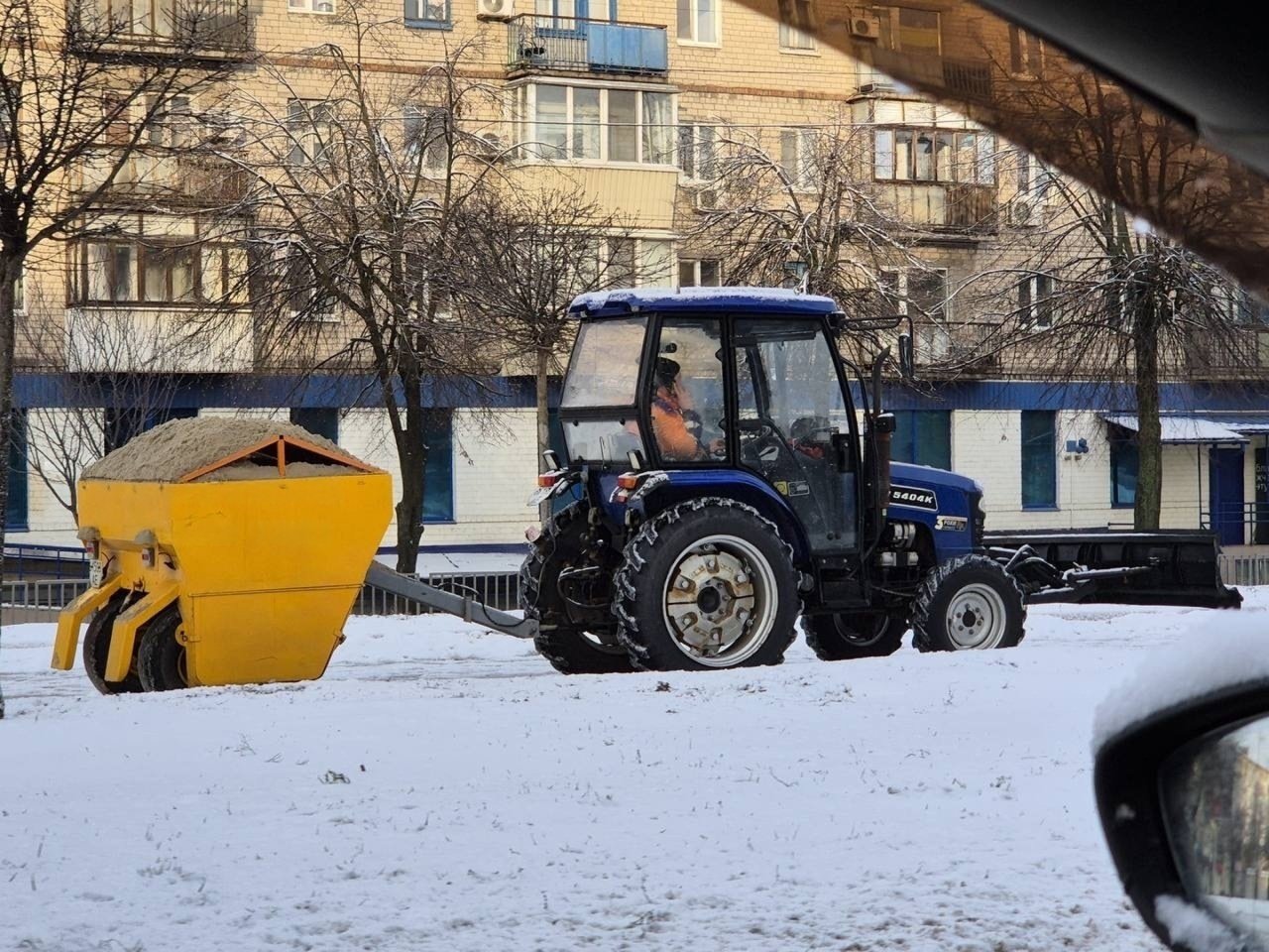 Прибирання снігу в Дніпрі 