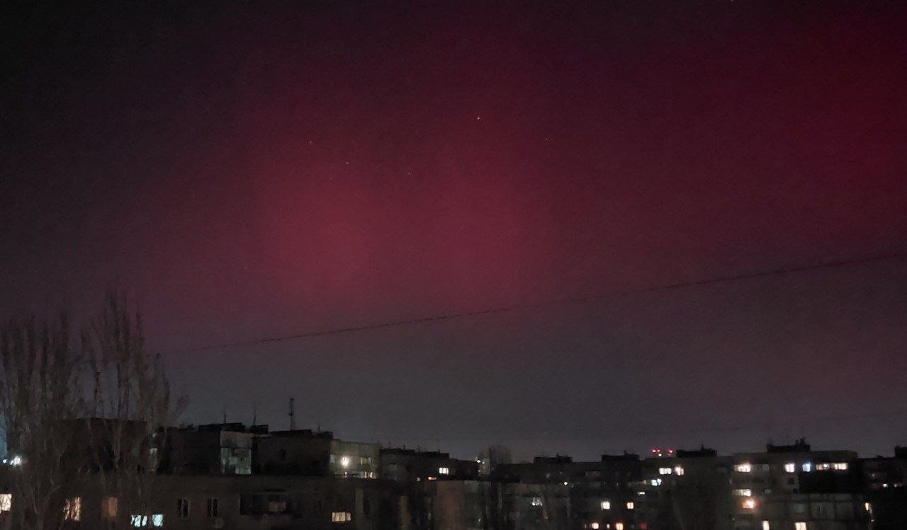 Північне сяйво над Дніпром