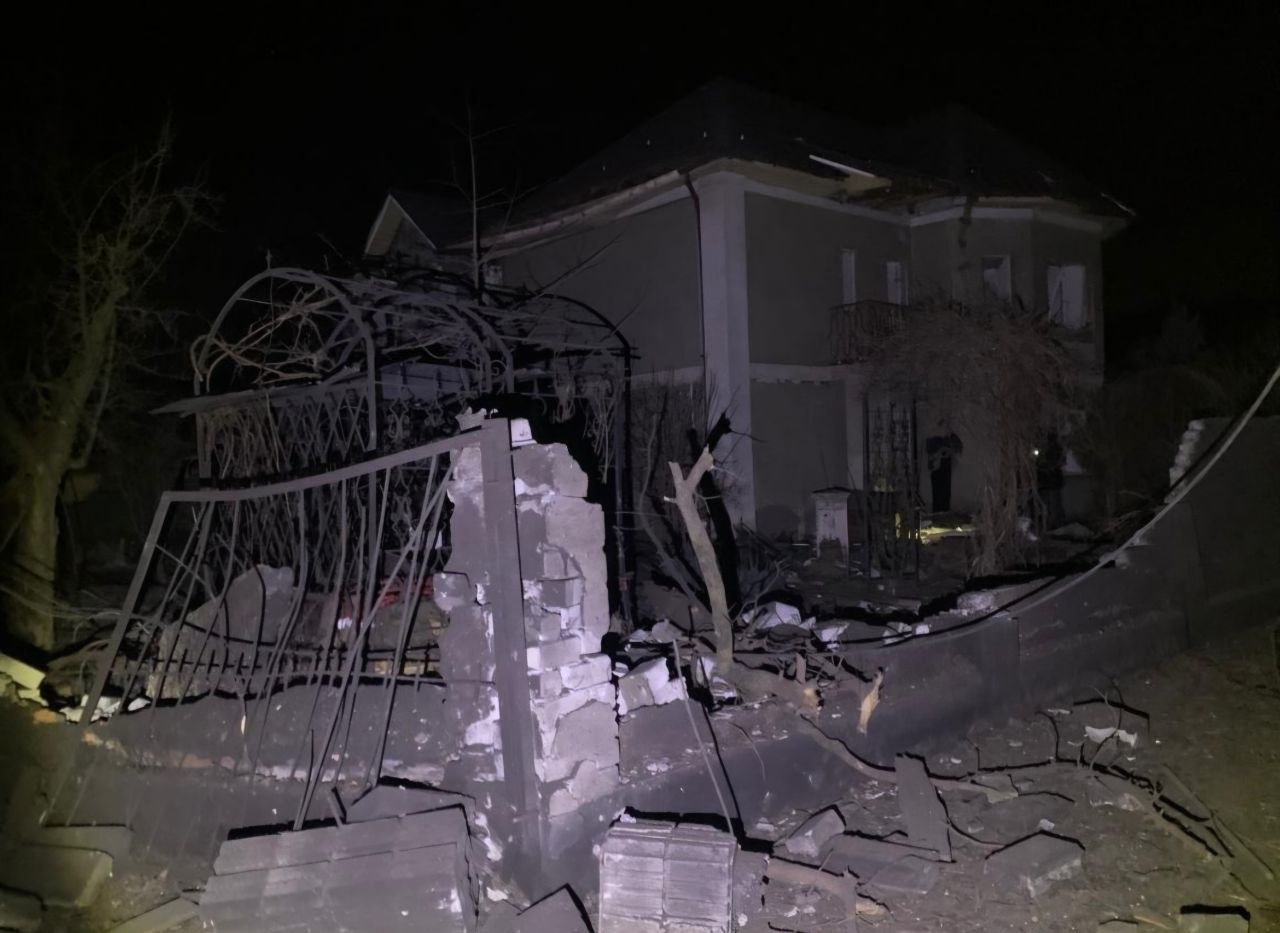 РФ ударила ракетой и БПЛА по Днепропетровщине: есть погибшие
