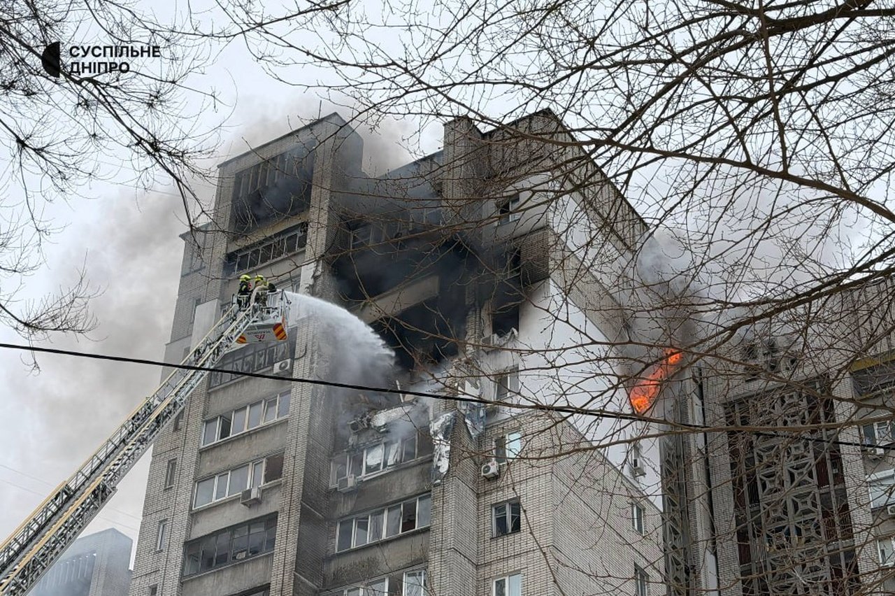 Дом куда попал дрон в Днепре