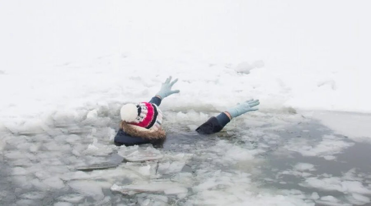 Дитина провалилась під лід