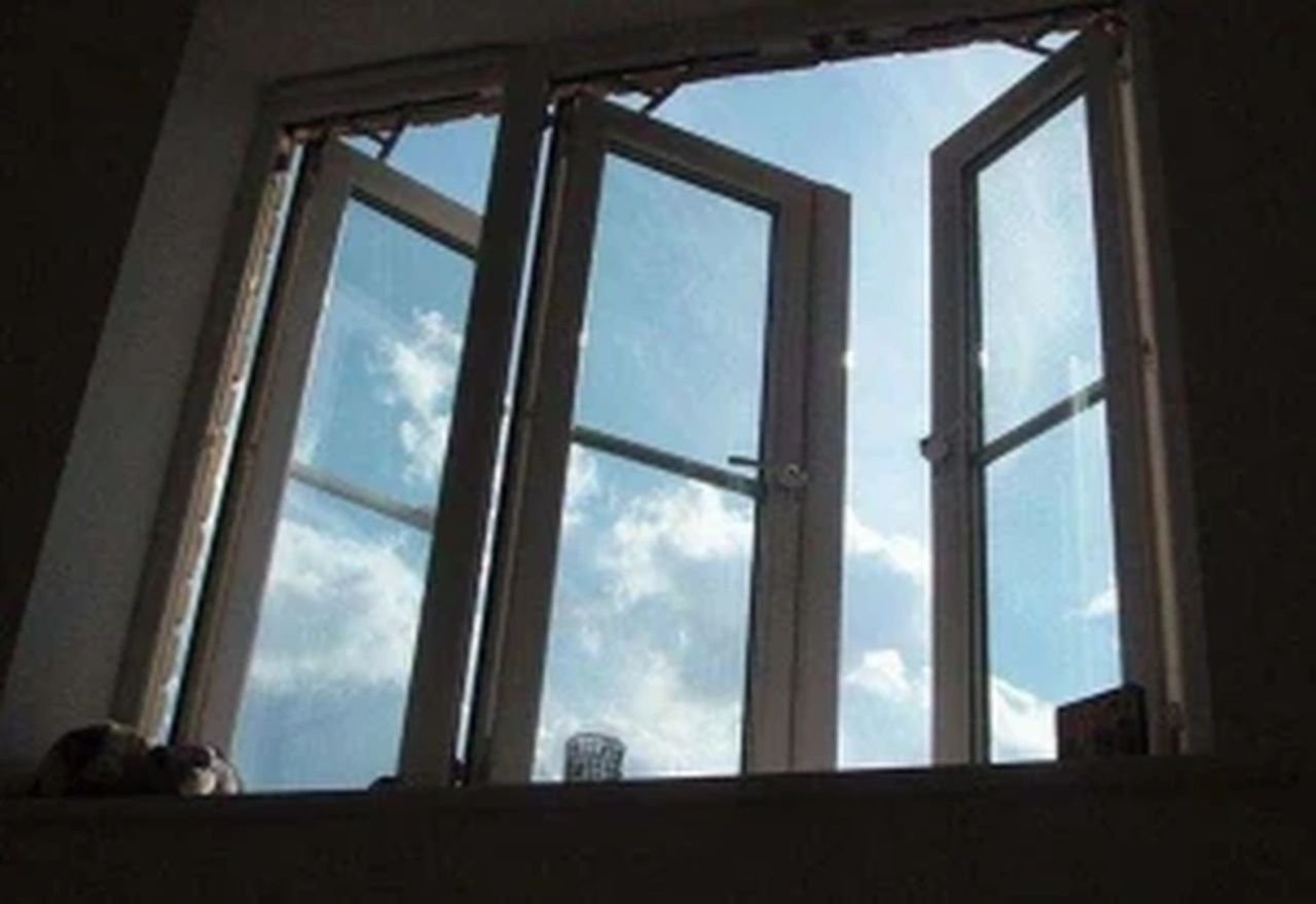 Випав з вікна