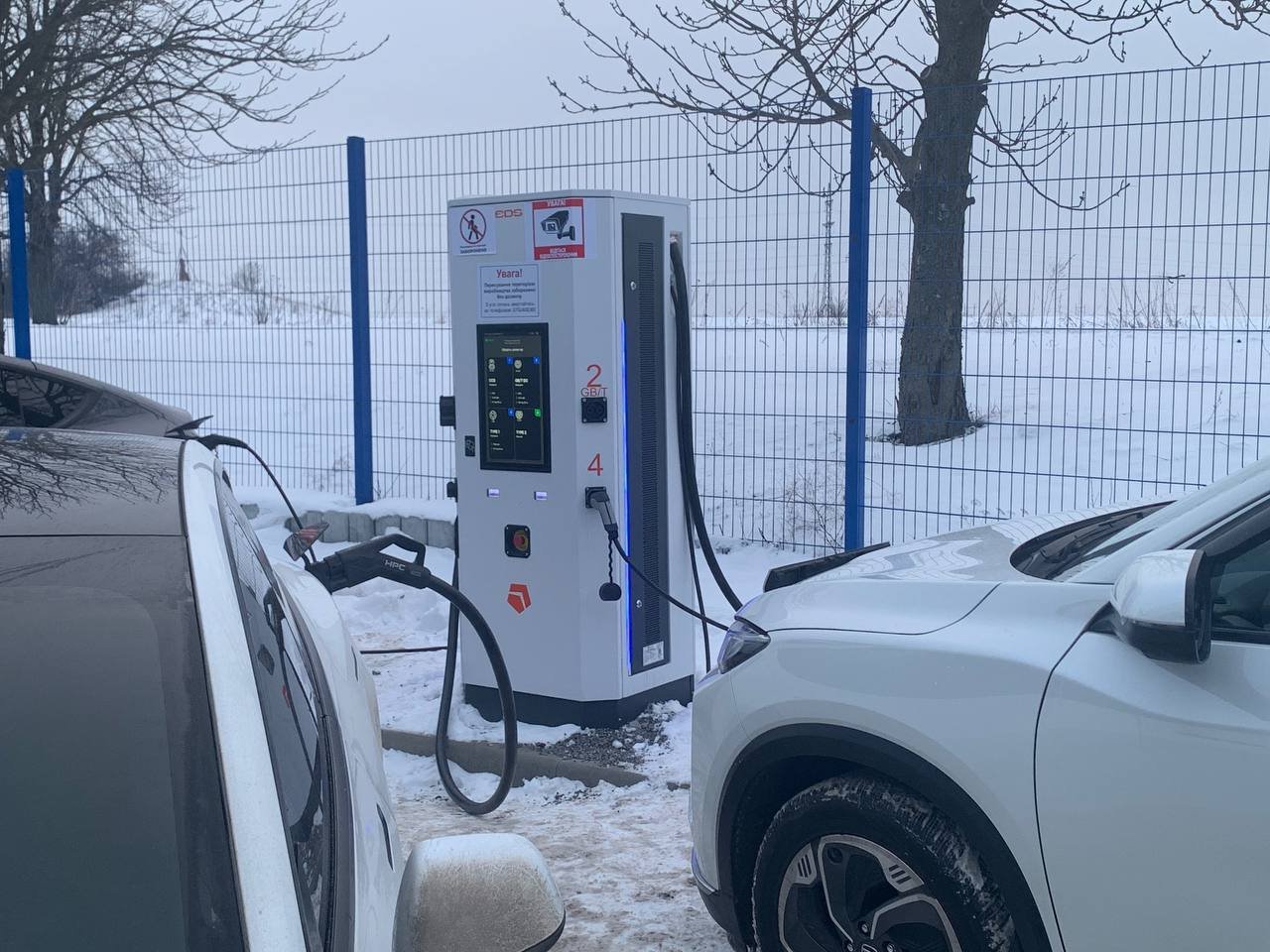 Станція для зарядки електромобілів