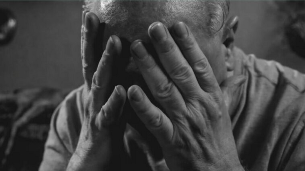 На Дніпропетровщині онук накинувся на дідуся з кулаками та ножем